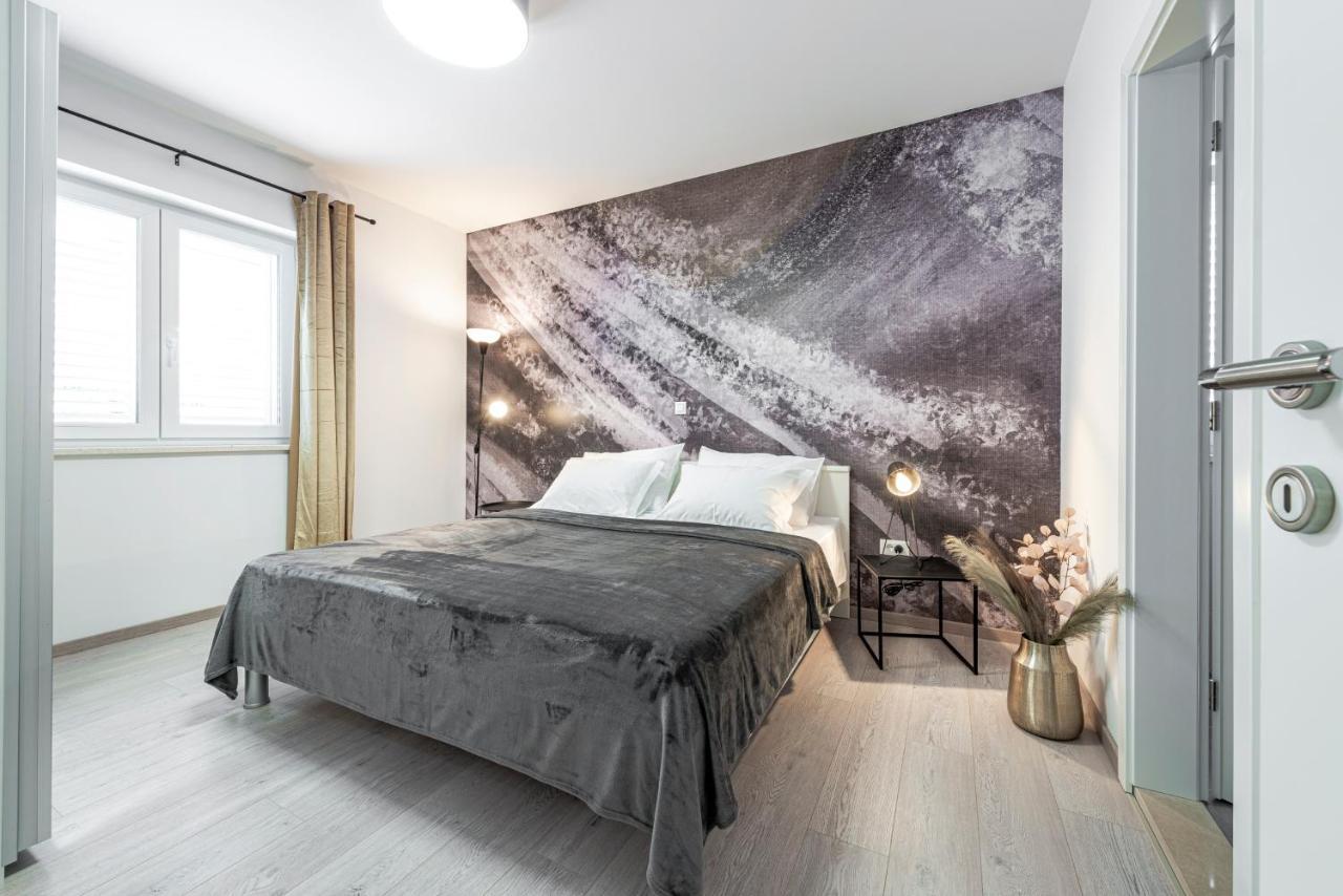 Apartment Gold 1